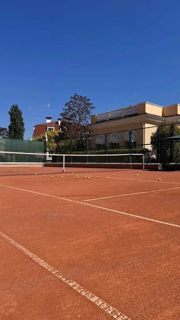ONE COURT CLUB